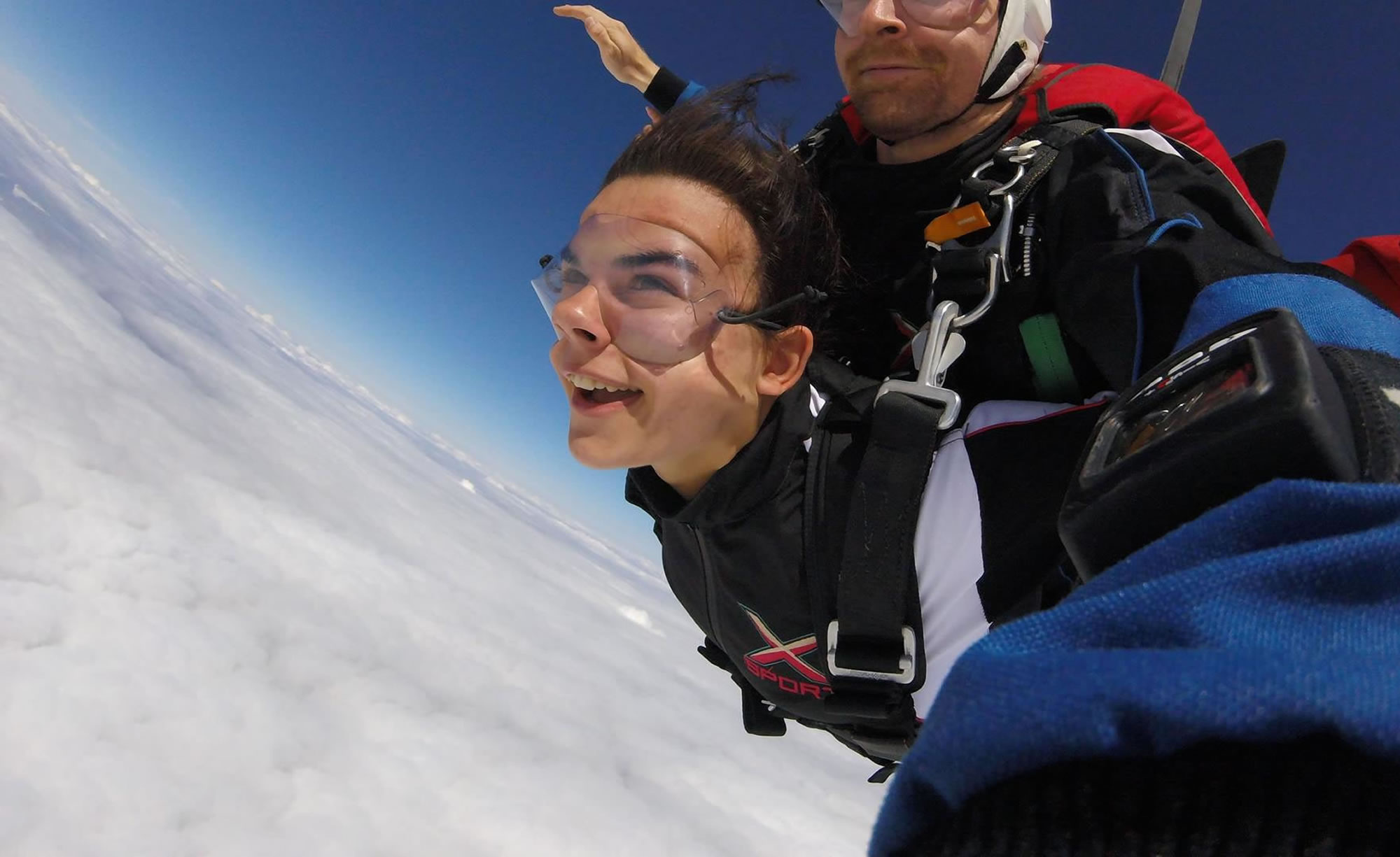 Tandem parachute jump