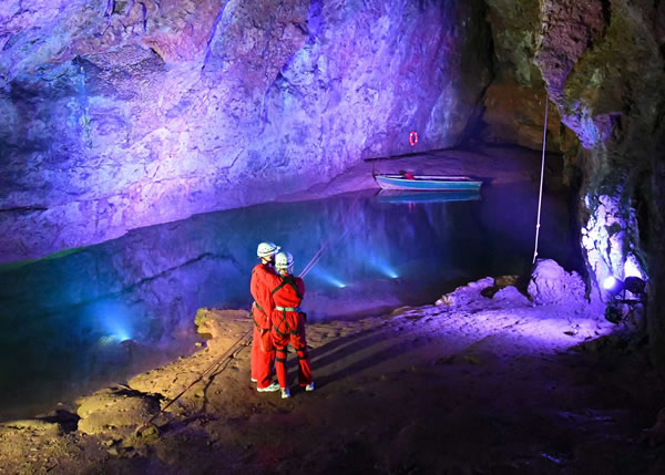 Esplorazione in grotta