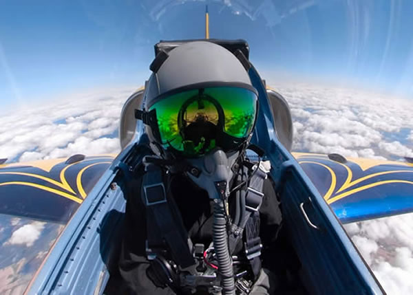 Volo con un caccia militare