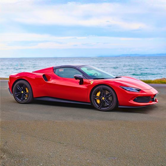 Guida una Ferrari sulla costa slovena