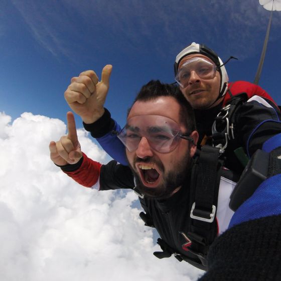 Salto in tandem con paracadute a Šentvid pri Stični