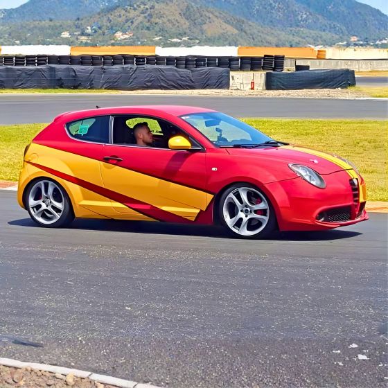 Vožnja u trkaćem autu Alfa Romeo MiTo u Italiji