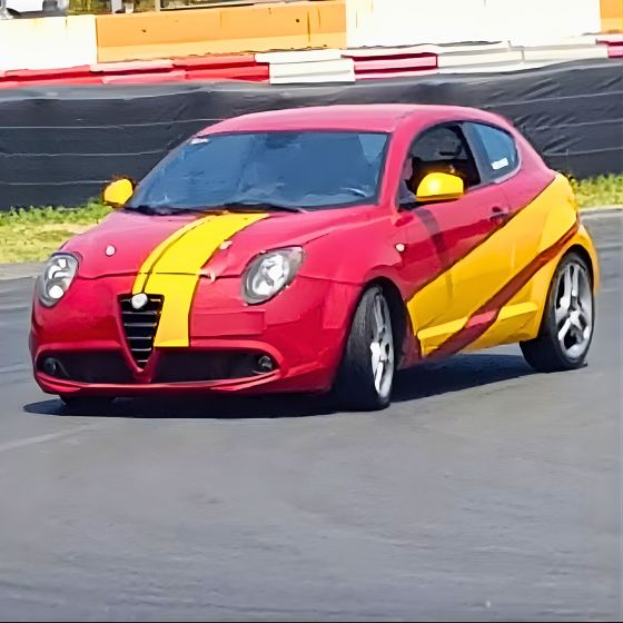 Vožnja u trkaćem autu Alfa Romeo MiTo u Italiji