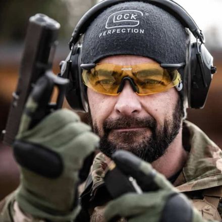 Tiro con pistola e fucile da cecchino a Kočevje