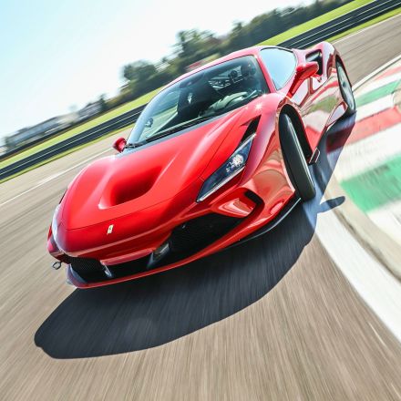 Guida una Ferrari F8 Tributo in Italia