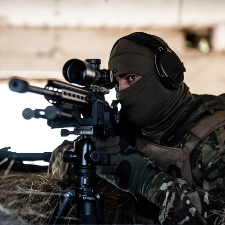 Tiro con pistola e fucile da cecchino a Kočevje