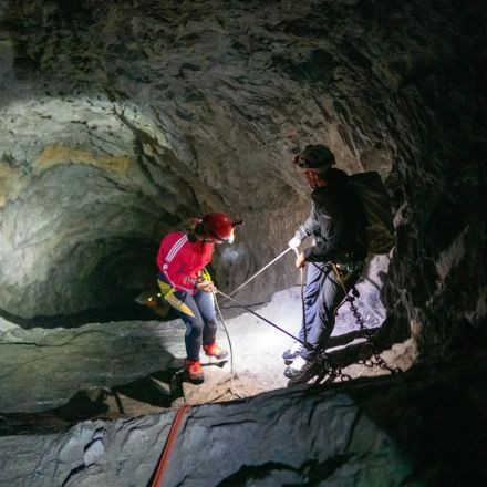 Tour guidato nella grotta Srnica a Bovec