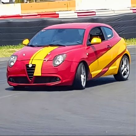 Guida un’Alfa Romeo MiTo da corsa in Italia