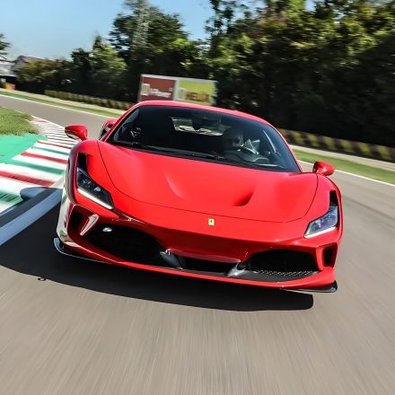 Guida una Ferrari F8 Tributo in Italia