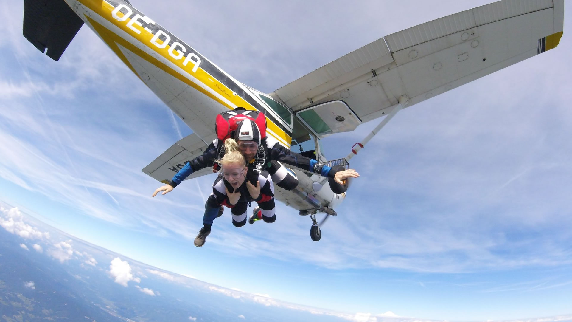Tandem Skydiving: The Adrenaline Rush You Must Experience!